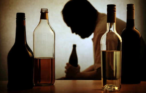 Sống với người nát rượu, chịu đựng hay phản kháng?