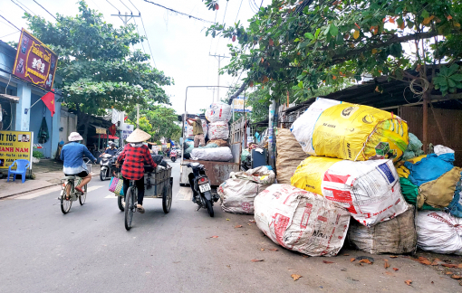 Kho phế liệu xen cài trong khu dân cư và nguy cơ cháy nổ