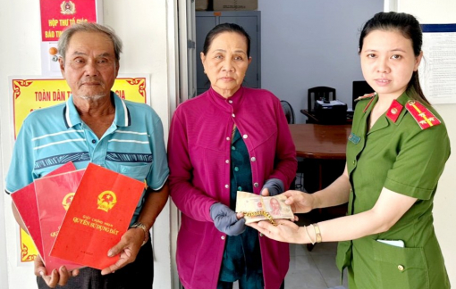 Bạc Liêu: Tài xế xe bus trả lại tiền, vàng và sổ đỏ cho người bỏ quên