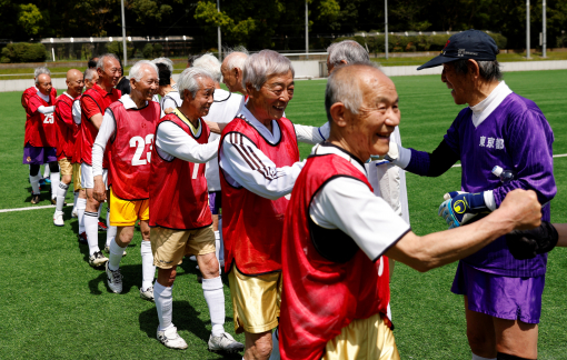 Khi những cầu thủ ngoài 80, 90 tuổi chơi bóng đá ở Nhật Bản