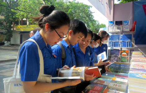 Gần 8.000 cuốn sách được trưng bày, giới thiệu đến độc giả ở Khánh Hòa