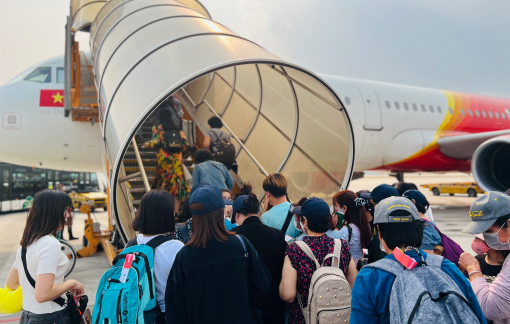 Sân bay Tân Sơn Nhất sẽ đón khoảng 756.000 lượt khách dịp lễ 30/4