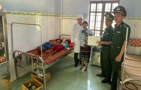 Biên phòng Quảng Trị kịp thời cứu sống hai chị em bị ngộ độc nấm