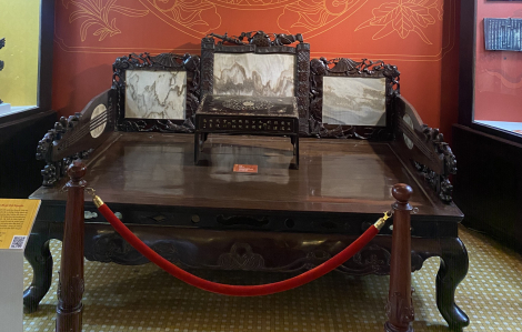 Cổ vật "Quý phi sàng" xuất hiện tại trưng bày chuyên đề “Sắc mộc - Nghệ thuật điêu khắc gỗ thời Nguyễn"