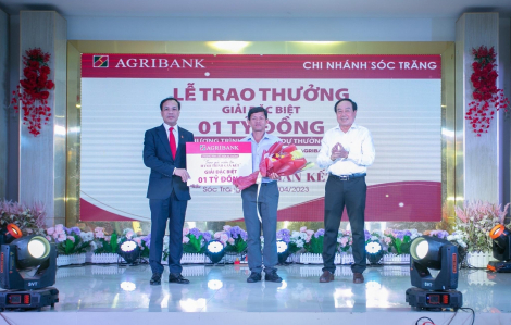 Khách hàng tại Sóc Trăng trúng giải 1 tỉ đồng của Agribank