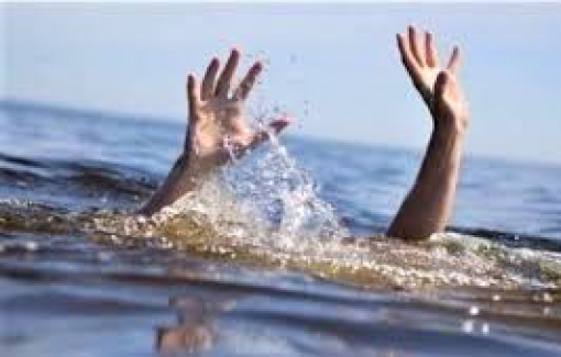 Rủ nhau đi tắm mưa, 1 học sinh lớp 3 đuối nước dưới hố nước công trình