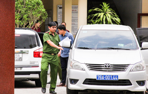 Khởi tố, khám xét nơi ở, nơi làm việc 3 cán bộ văn phòng đăng ký đất đai Quảng Ngãi