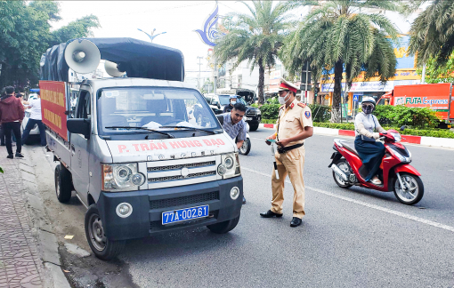 Bình Định: Phát hiện xe biển số xanh hết hạn đăng kiểm nhưng vẫn hoạt động