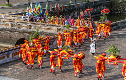 Cung tiến cây cảnh quý hiếm tri ân các vị vua nhà Nguyễn