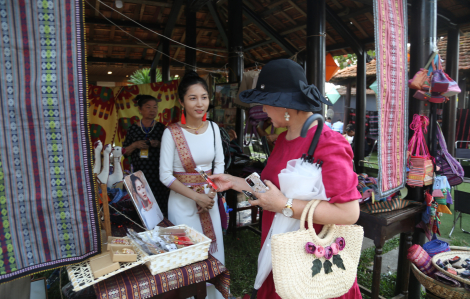 Làng nghề ứng dụng chuyển đổi số để bán hàng