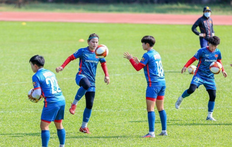 Đội tuyển nữ Việt Nam tập buổi đầu tiên tại Campuchia, quyết tâm bảo vệ HCV SEA Games