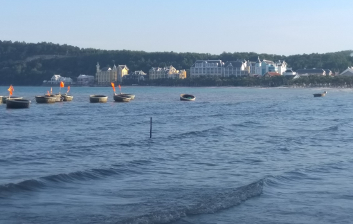 Vợ tắm biển Phú Quốc bị đuối nước, chồng bơi ra cứu rồi tử vong