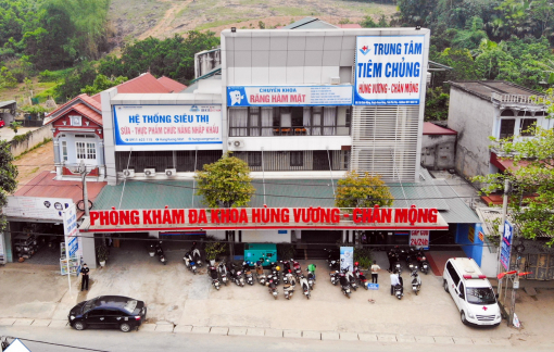 Hộ lý của phòng khám bỏ độc tố trộn vào thức ăn thừa