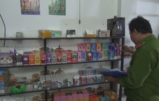 Phát hiện cơ sở bán thuốc lá điện tử nghi thẩm lậu chất ma túy