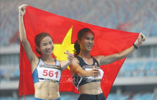 Nữ hoàng điền kinh Nguyễn Thị Oanh lập cú đúp vàng