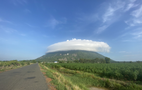 Hiện tượng "mũ mây" hiếm gặp lại xuất hiện ở Tây Ninh