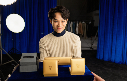 MV “Chạm gần thêm thương” của Trúc Nhân gây xúc động