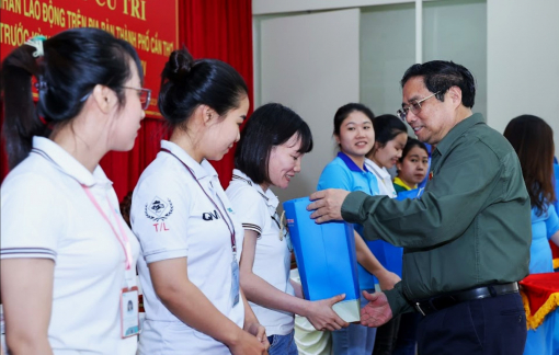 Nữ cử tri tại Cần Thơ kiến nghị Chính phủ xem xét việc tính lương cho công nhân lao động