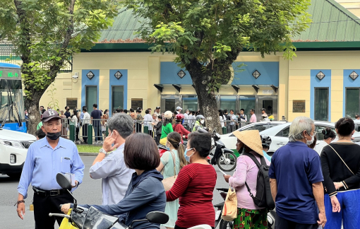 Công an làm việc với một thường trú nhân Mỹ khai báo không đúng về việc mất thẻ xanh