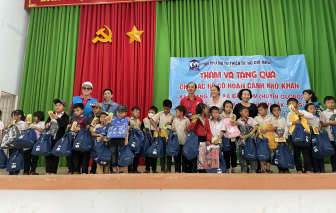 Hội Phụ nữ Từ thiện TPHCM tặng quà và bồn nước cho hộ nghèo ở Đắk Nông