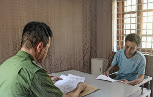 Kẻ dùng dao đâm cảnh sát giao thông bị khởi tố tội "Giết người"