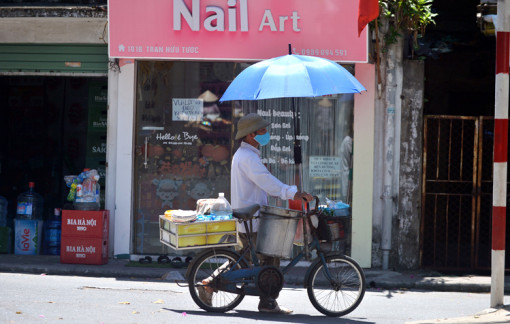 Ngày 18/5: Bắc bộ nắng nóng đặc biệt gay gắt, Nam bộ có mưa dông