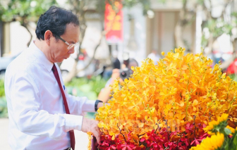 Đoàn đại biểu TPHCM dâng hương, dâng hoa tưởng niệm Chủ tịch Hồ Chí Minh và Chủ tịch Tôn Đức Thắng