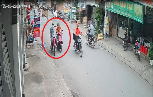 Người phụ nữ bị giật dây chuyền, té ngã xuống đường gây xôn xao