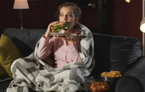 Ăn khuya gây hại cho sức khỏe thế nào?