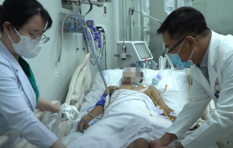 3 bệnh nhân ngộ độc botulinum bị liệt hoàn toàn, phải thở máy chỉ được điều trị hỗ trợ