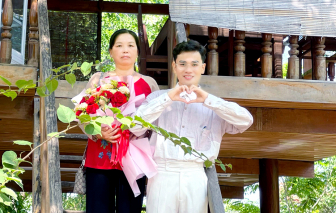 Lần đầu đưa má đi chơi