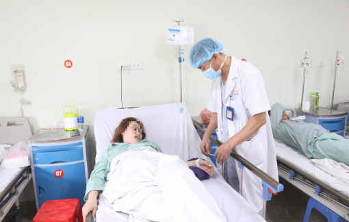 Cô dâu nhập viện vì gài kim vào váy cưới phòng rủi ro trong đêm tân hôn