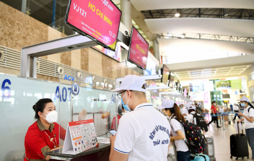 Đại biểu Quốc hội tranh luận về giá trần vé máy bay