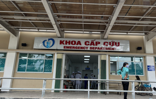 Mâu thuẫn chuyện gia đình, em trai đâm ô tô vào mẹ và anh