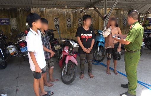 Nhóm thiếu niên lao xe vừa trộm vào cảnh sát giao thông