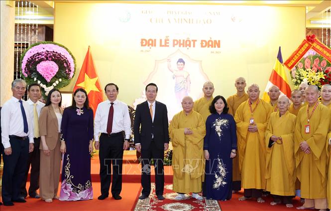 Chủ tịch nước Võ Văn Thưởng thăm, chúc mừng Hòa thượng Thích Thiện Nhơn, Chủ tịch Hội đồng Trị sự Giáo hội Phật giáo Việt Nam tại chùa Minh Đạo - Ảnh: Thống Nhất/TTXVN