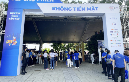 Người Việt ngày càng hạn chế dùng tiền mặt