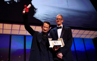 Đạo diễn Trần Anh Hùng, Phạm Thiên Ân cảm ơn vợ khi nhận giải tại LHP Cannes 2023