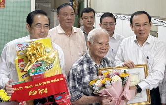 Lãnh đạo thành phố TPHCM thăm, chúc thọ các cụ tròn 90 tuổi
