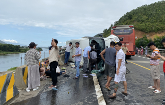 Xe khách đâm trực diện xe rước dâu trên cao tốc La Sơn - Hòa Liên, nhiều người thương vong