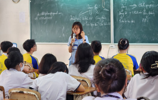 Đổi môn học lựa chọn cuối năm lớp 10: Không phải muốn là được