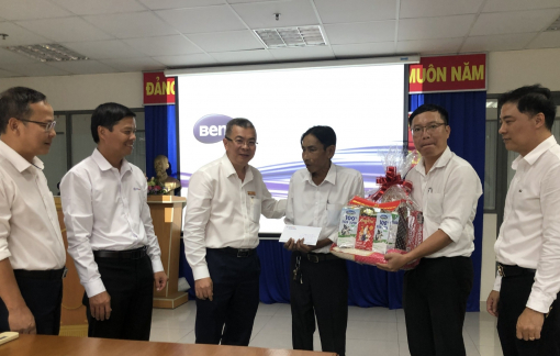 Lãnh đạo EVNHCMC thăm công nhân mắc bệnh hiểm nghèo