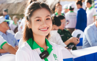 Hoa hậu Thanh Hà ghi điểm với vẻ đẹp giản dị