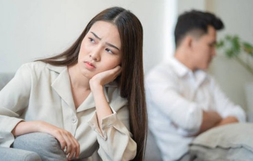 Lo lắng vì người yêu đi thăm con riêng ở với vợ cũ