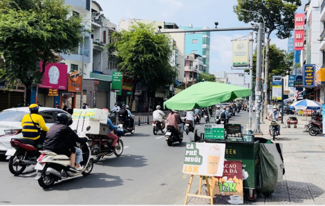 Cà phê có thương hiệu đua nhau xuống vỉa hè