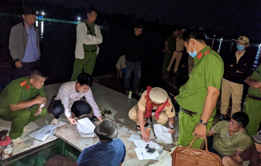 Cục Cảnh sát giao thông phối hợp bắt giữ 7 sà lan khai thác cát trái phép