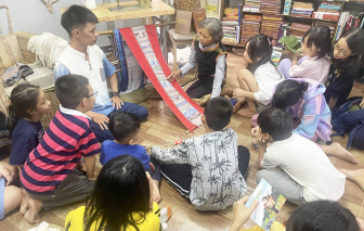 Nghe kể chuyện cổ Ba Na trên tấm dệt