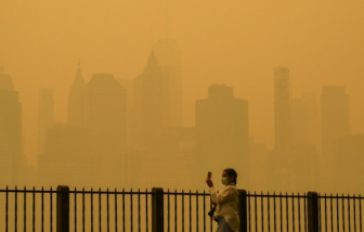 Mỹ chìm trong khói mù, hủy nhiều chuyến bay vì cháy rừng ở Canada