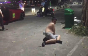 Phó trưởng ban say xỉn, cởi đồ "quậy" giữa phố bị cảnh cáo