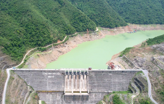 Hồ thuỷ điện lớn nhất miền Trung cận kề mực nước chết